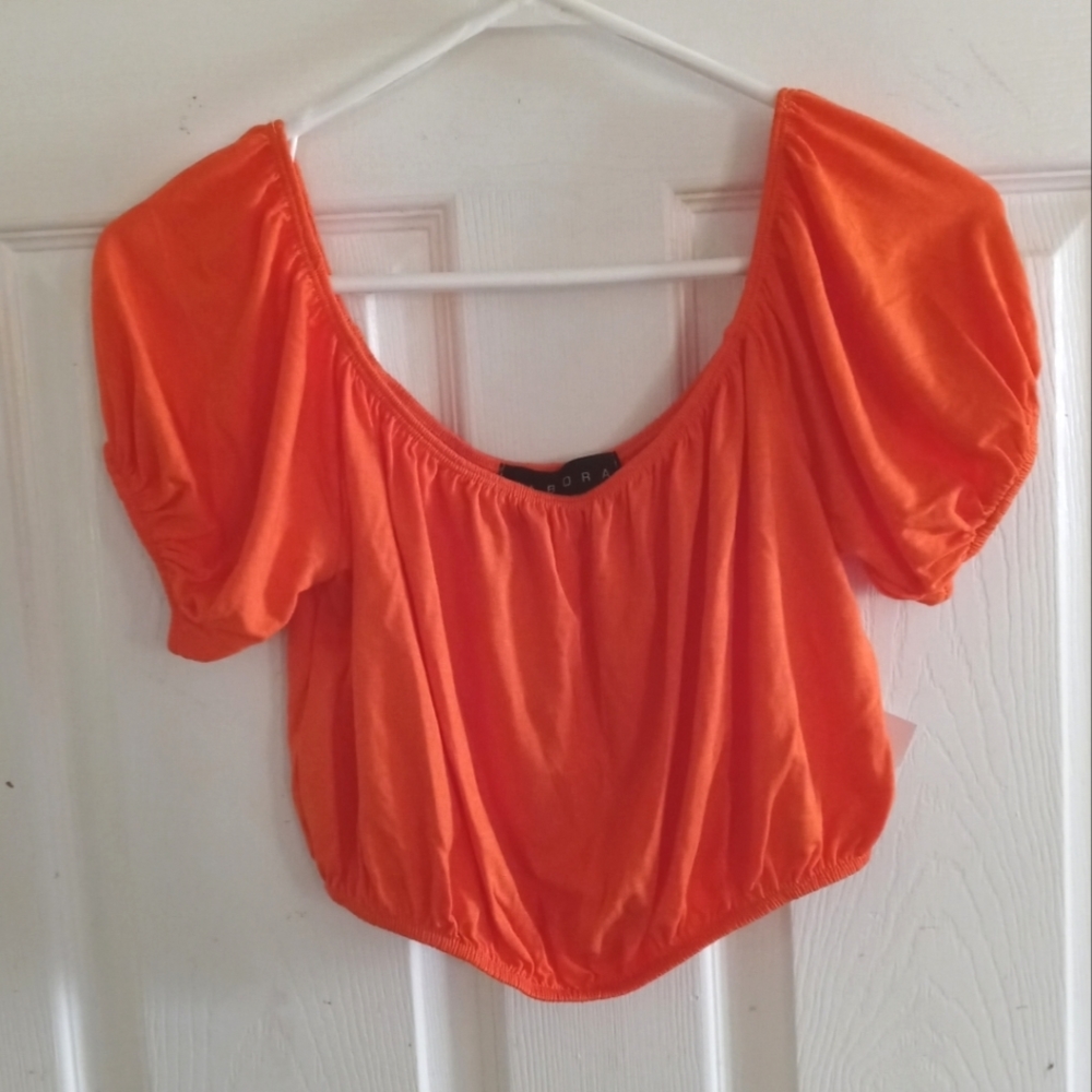 NWT Sabora Crop Top